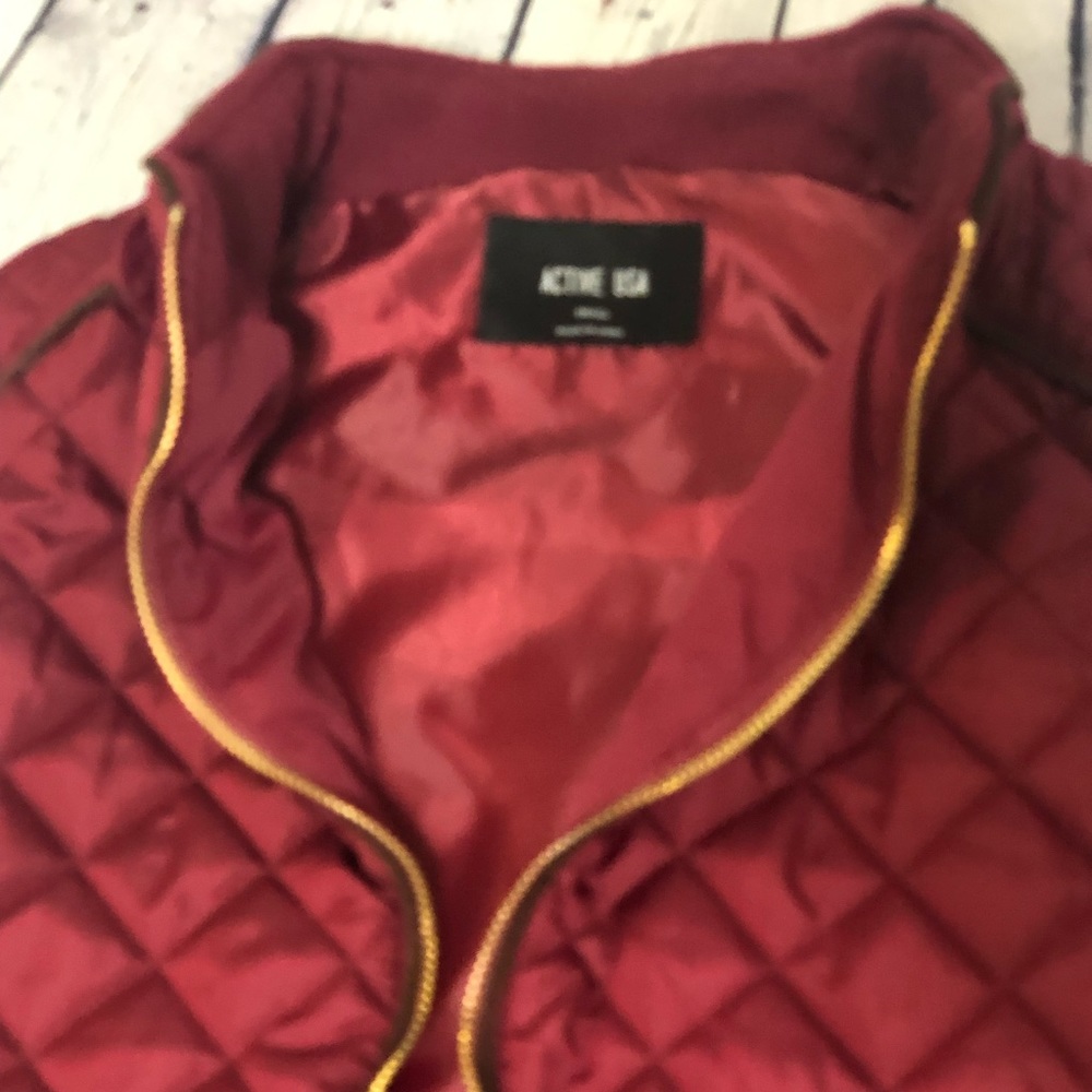 Red vest - Picture 3 of 5